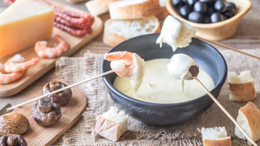 Queso Fundido Con Camarones (Cheese Fondue with Shrimp)