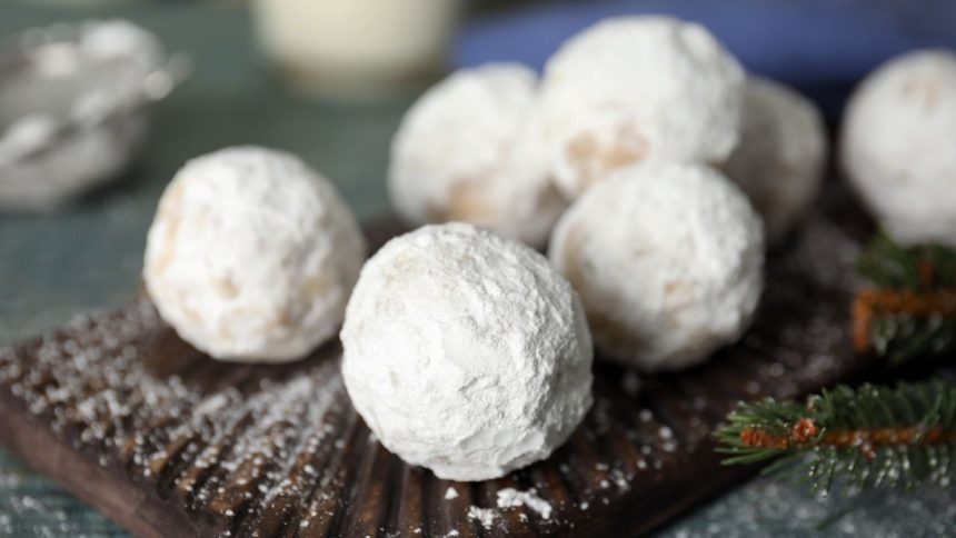 Kourabiedes-Greek Christmas Cookies